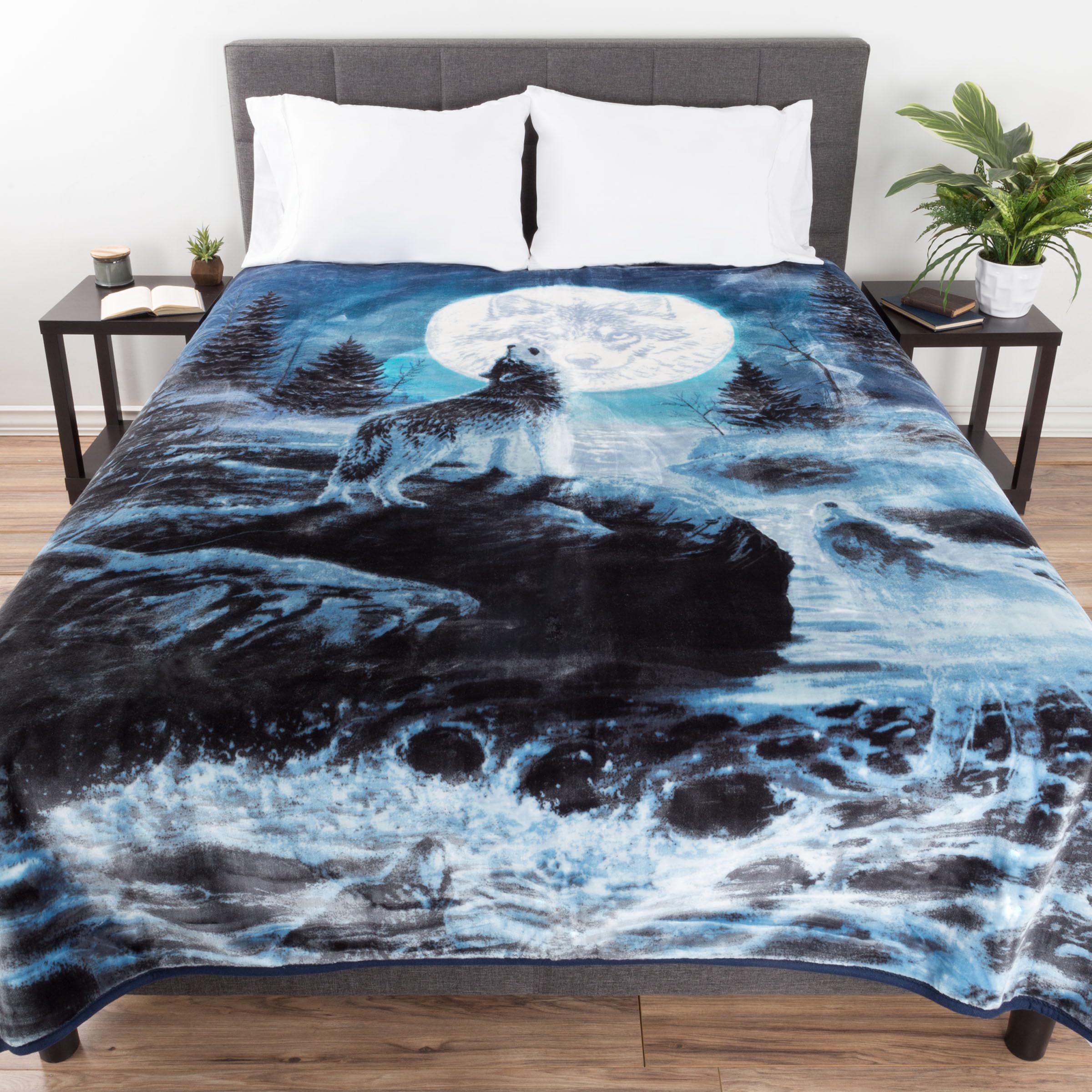 Amazon.com: Wolf Blanket - 80x92-Inch Printed Howling Wolf